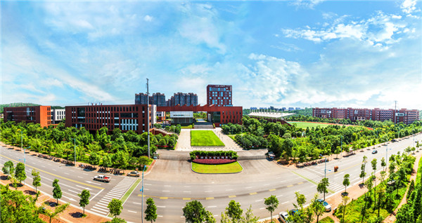 大阳城2138（中国）·官方网站与三家大型装备制造企业达成校企合作意向